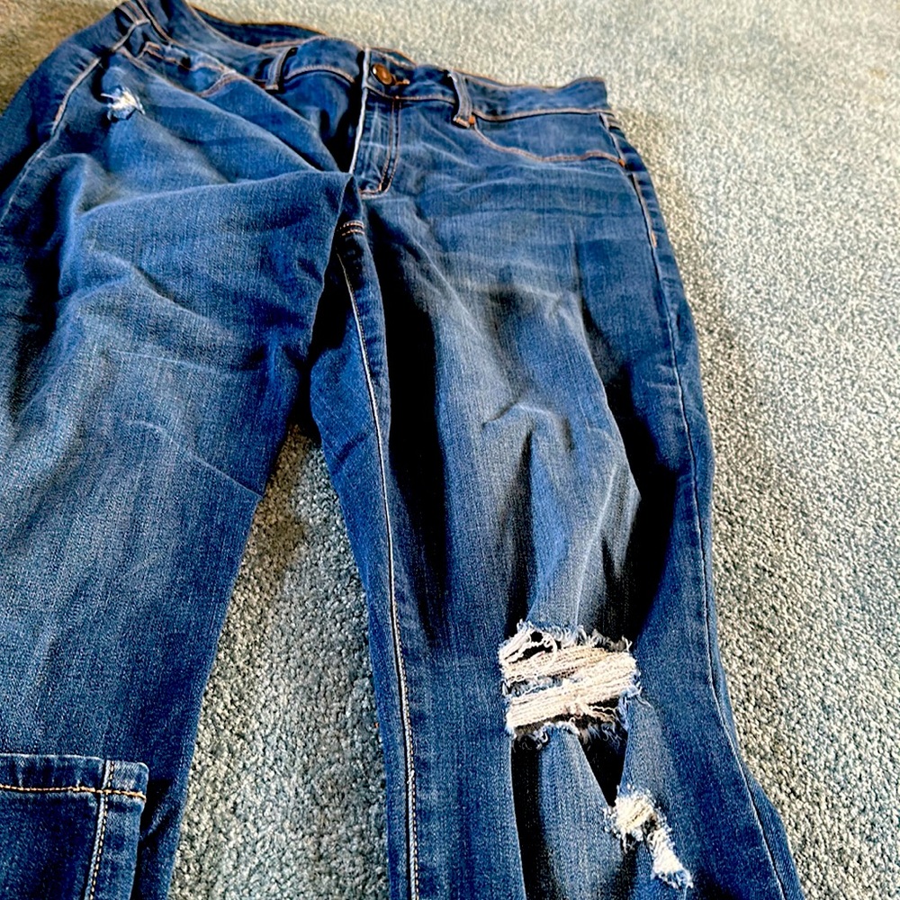 Destressed stretch jeans